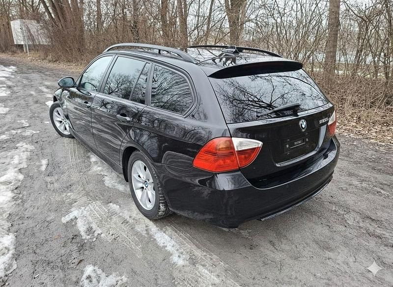Gebraucht BMW 320 150 PS (110 kW) 2006 Schwarz Kombi