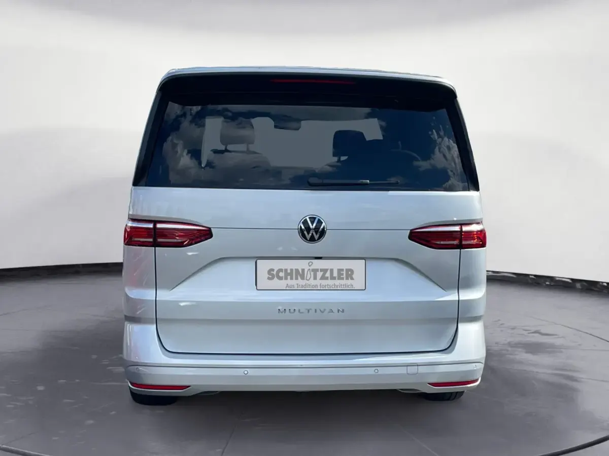 Gebraucht VW Multivan Life 150 PS (110 kW) 2025 Silber Van / Kleinbus