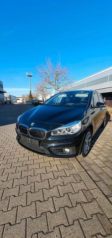 Schwarz Gebraucht 2016 BMW 218 Advantage Kombi | 11.900 € (Fairer Preis) - Bild 1/4