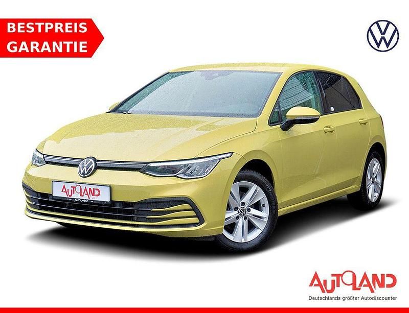 Gelb Gebraucht 2020 VW Golf VIII Life Limousine | 21.490 € (Etwas zu teuer) - Bild 1/4