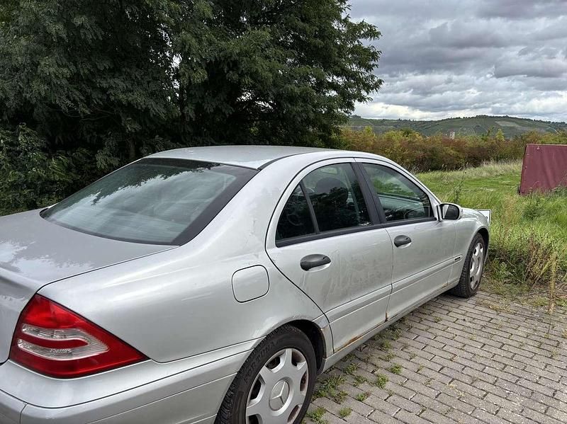 Gebraucht Mercedes C180 143 PS (105 kW) 2002 Grau Limousine