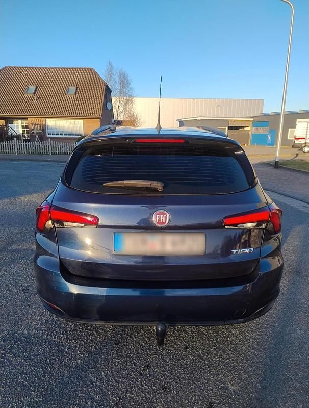 Gebraucht Fiat Tipo 120 PS (88 kW) 2018 Blau Kombi