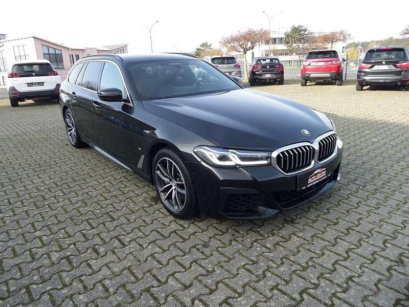 Saphirschwarz Gebraucht 2023 BMW 540 M Sport Kombi | 44.900 € (Guter Preis) - Bild 1/4