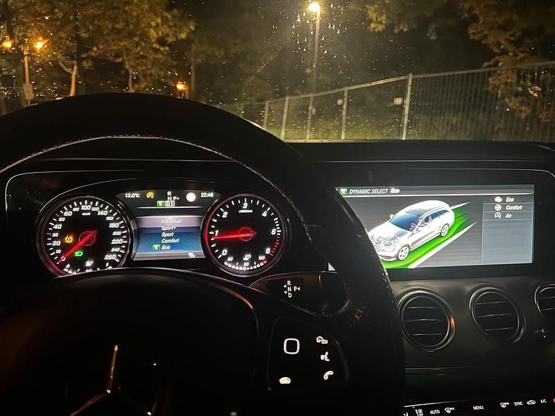 Grau Gebraucht 2017 Mercedes E220 Kombi | 16.699 € (Guter Preis) - Bild 1/4