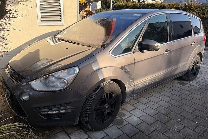 Gebraucht Ford S-MAX Titanium 140 PS (102 kW) 2012 Braun Van / Kleinbus