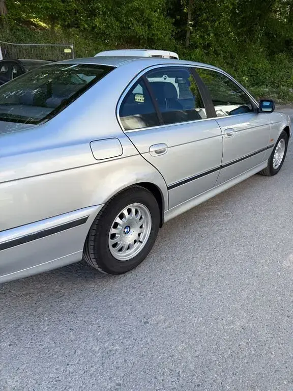 Gebraucht BMW 523 170 PS (125 kW) 1999 Silber Limousine