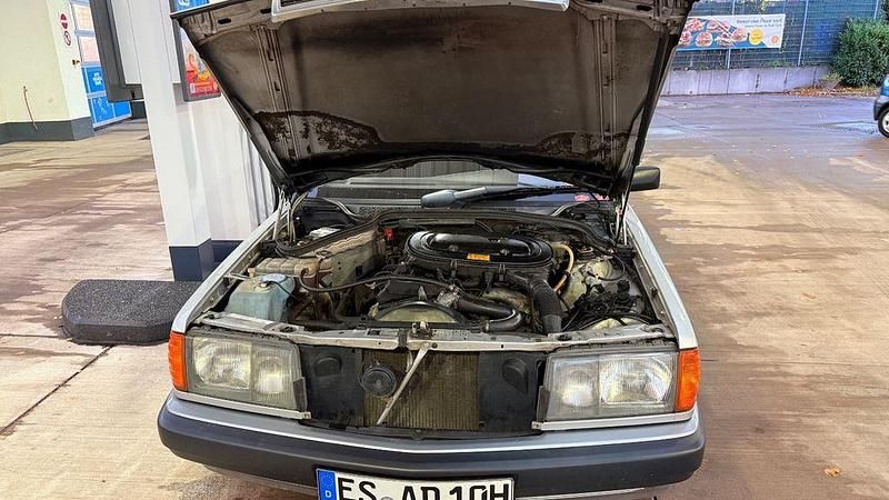 Silber Gebraucht 1991 Mercedes 190 Limousine | 5.550 € - Bild 1/4