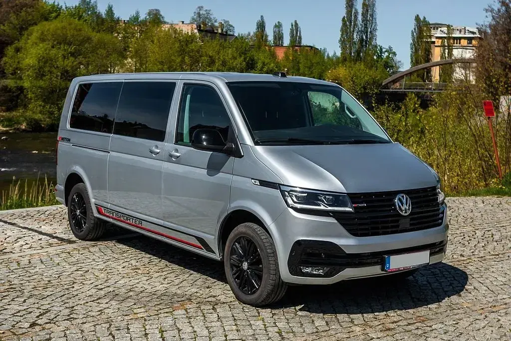 Gebraucht VW Transporter 150 PS (110 kW) 2022 Silber Van