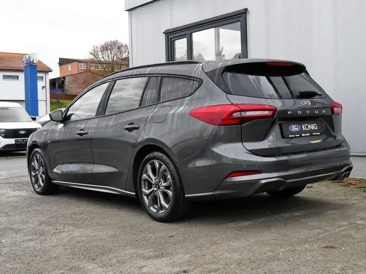 Gebraucht Ford Focus ST-Line X 155 PS (114 kW) 2025 Grau Limousine