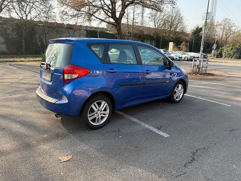 Gebraucht Subaru Trezia 90 PS (66 kW) 2011 Blau Kleinwagen