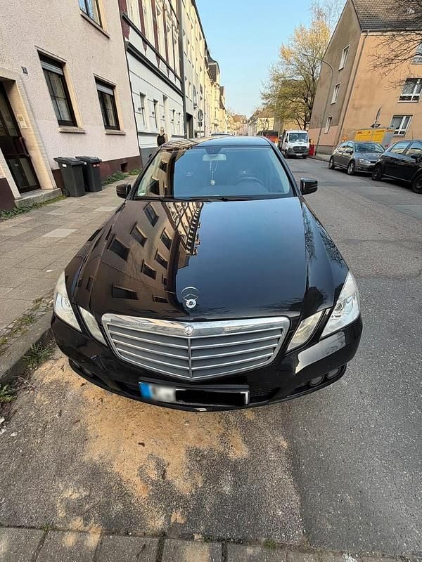 Gebraucht Mercedes E200 184 PS (135 kW) 2010 Schwarz Limousine