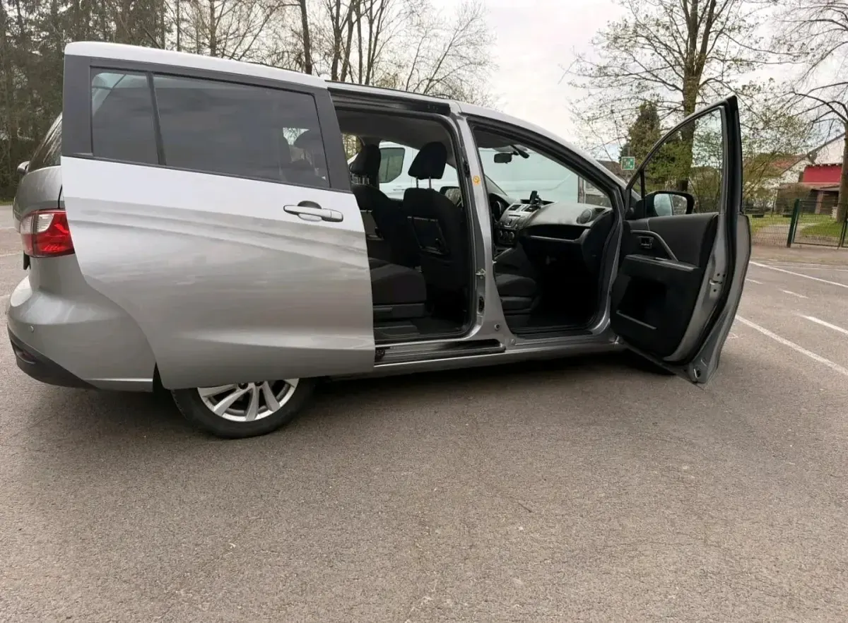 Gebraucht Mazda 5 115 PS (84 kW) 2011 Silber Van / Kleinbus