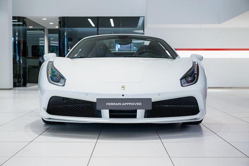 Gebraucht Ferrari 488 669 PS (492 kW) 2018 Weiß Cabrio