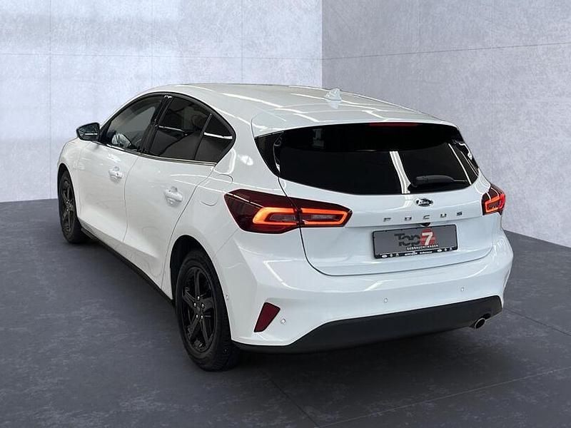 Gebraucht Ford Focus Titanium 125 PS (91 kW) 2024 Frostweiß Limousine