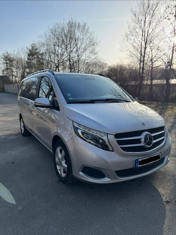 Gebraucht Mercedes V220 Edition 163 PS (119 kW) 2018 Silber Van / Kleinbus