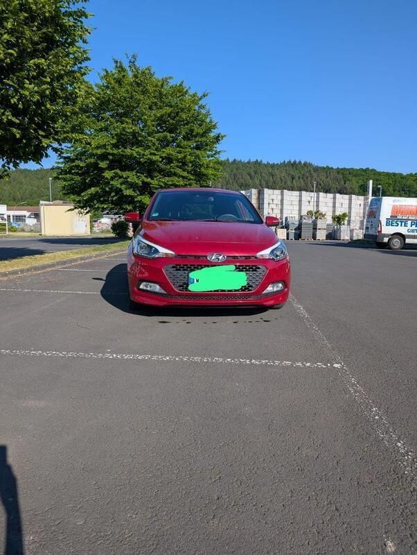 Rot Gebraucht 2017 Hyundai i20 Classic Kleinwagen | 8.950 € (Guter Preis) - Bild 1/4