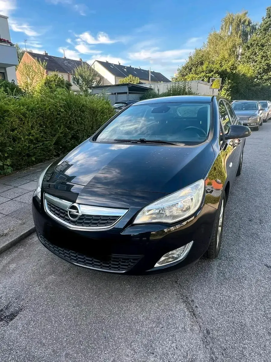 Gebraucht Opel Astra 110 PS (80 kW) 2011 Schwarz Limousine