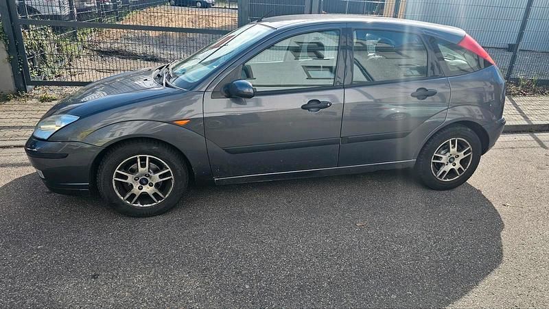 Gebraucht Ford Focus 101 PS (74 kW) 2004 Grau Kombi