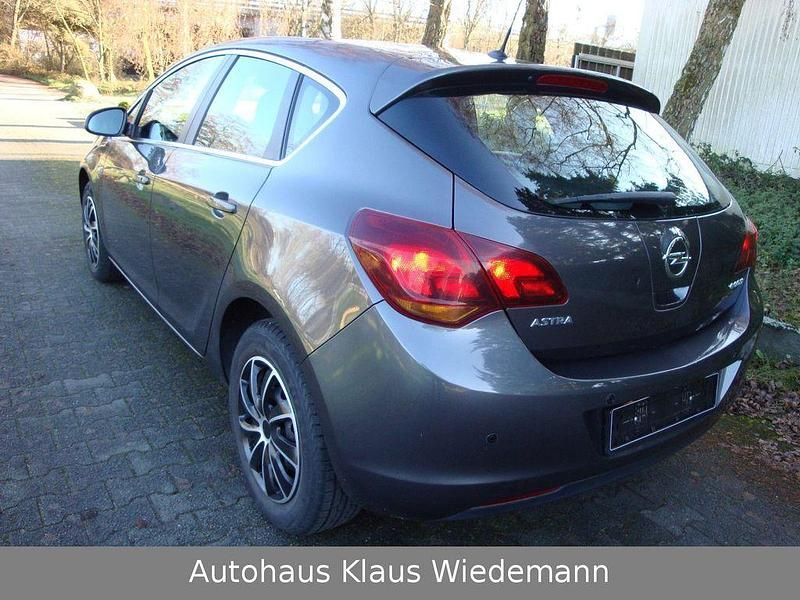 Gebraucht Opel Astra Sport 101 PS (74 kW) 2011 Karbon  grau Kombi