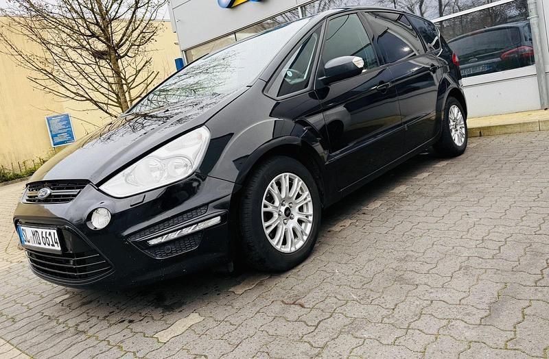 Schwarz Gebraucht 2013 Ford S-MAX S Van / Kleinbus | 5.800 € (Superpreis) - Bild 1/4