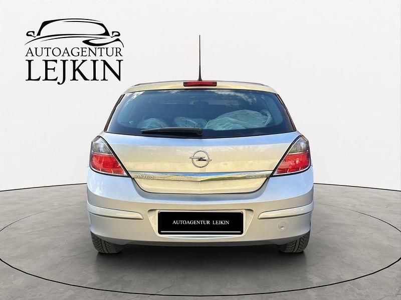 Gebraucht Opel Astra Selection 90 PS (66 kW) 2009 Silber Limousine