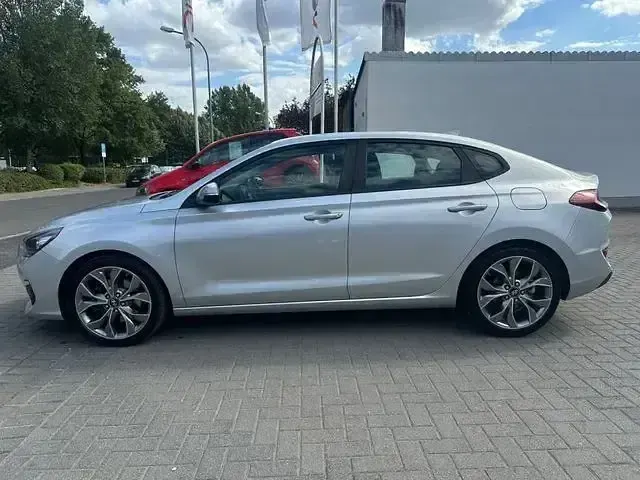 Gebraucht Hyundai i30 Premium 140 PS (102 kW) 2018 Silber Limousine