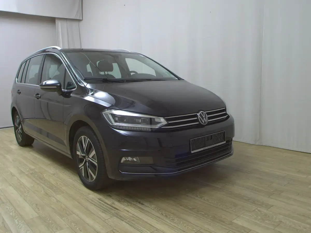 Gebraucht VW Touran Highline 150 PS (110 kW) 2022 Schwarz Van / Kleinbus