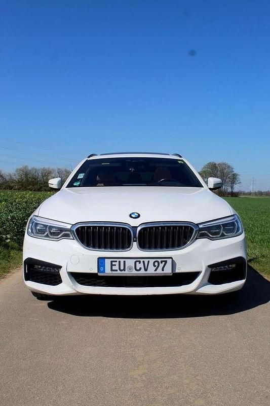 Weiß Gebraucht 2017 BMW 520 M Sport Kombi | 27.500 € - Bild 1/4