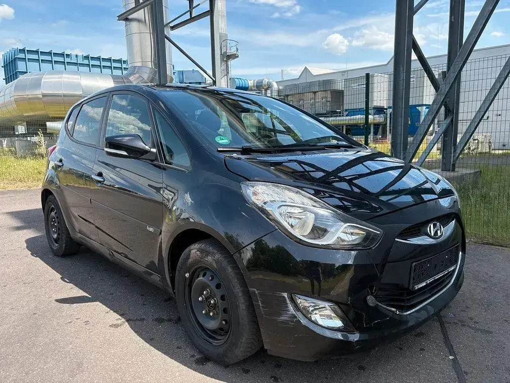 Gebraucht Hyundai ix20 125 PS (91 kW) 2014 Schwarz Kleinwagen