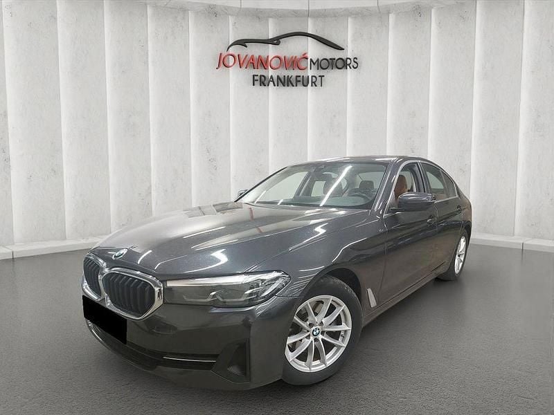Grau Gebraucht 2020 BMW 518 Limousine | 24.500 € - Bild 1/4