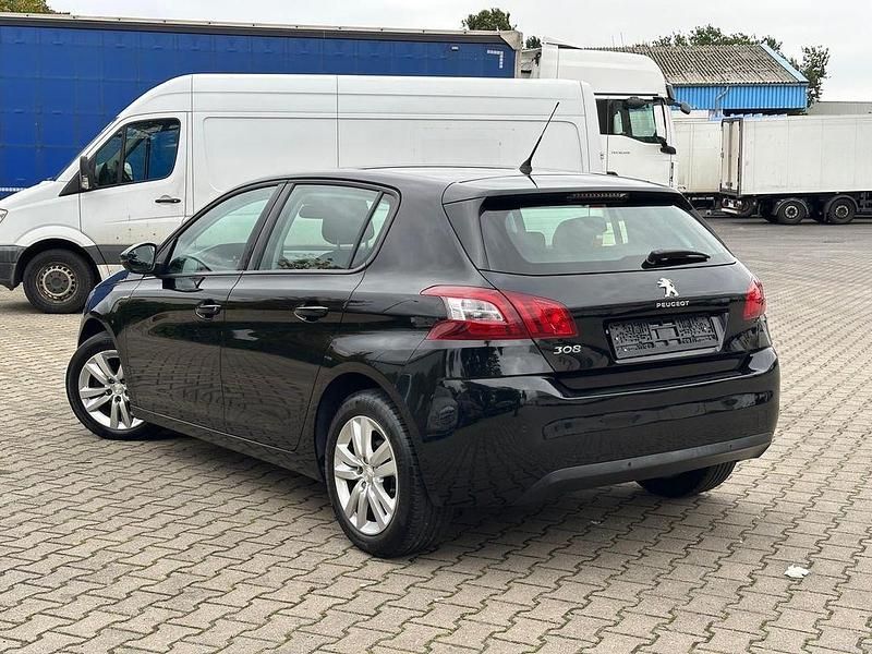 Gebraucht Peugeot 308 Active 120 PS (88 kW) 2017 Blau Limousine