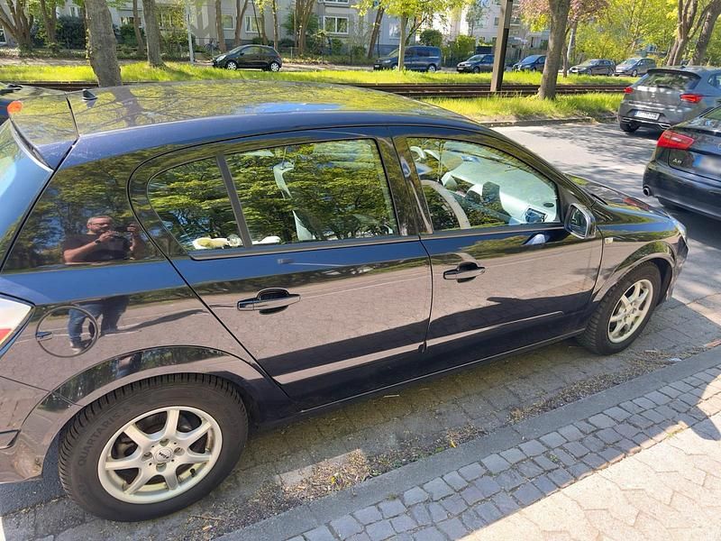 Usata Opel Astra 105 CV (77 kW) 2004 Nero Utilitaria