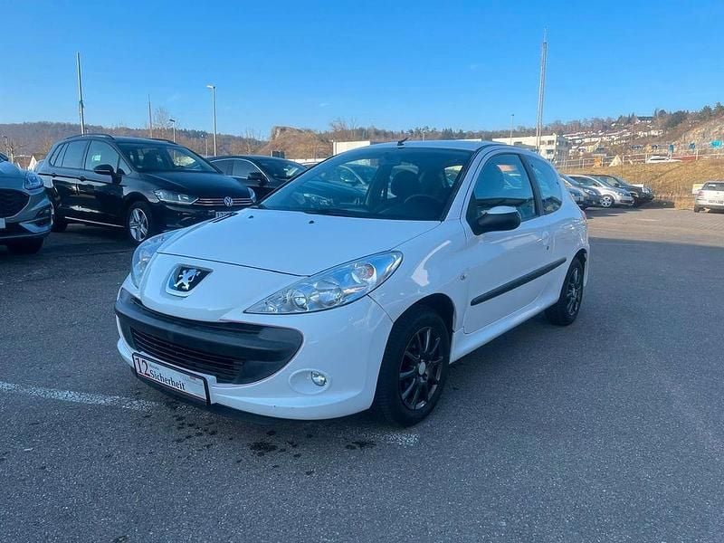 Gebraucht Peugeot 206+ Basis 60 PS (44 kW) 2010 Weiß Kleinwagen