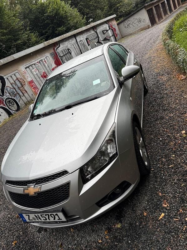 Silber Gebraucht 2010 Chevrolet Cruze Limousine | 2.800 € (Superpreis) - Bild 1/4