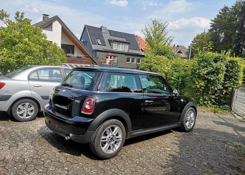 Gebraucht Mini ONE 75 PS (55 kW) 2011 Schwarz Kleinwagen
