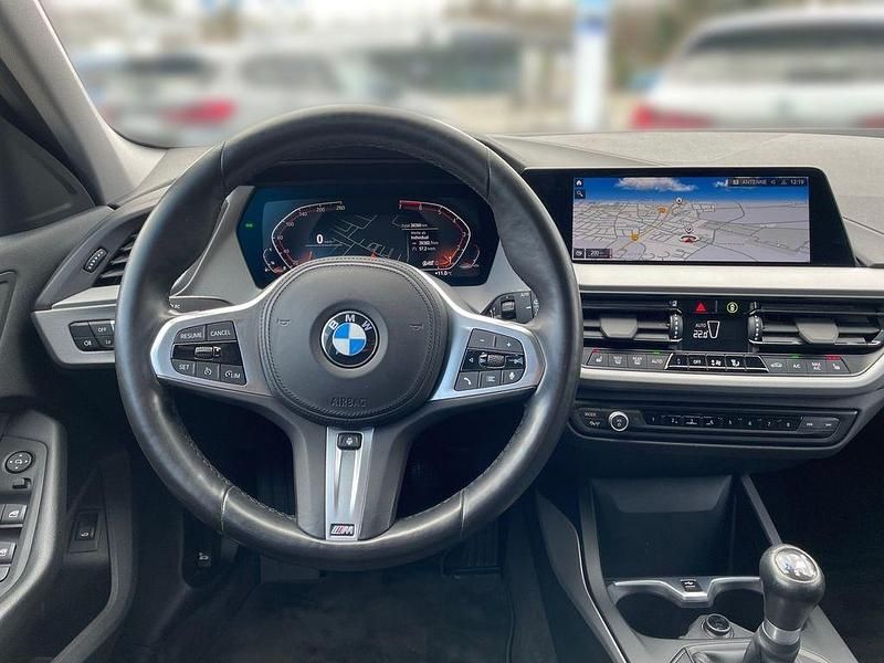 Gebraucht BMW 118 Advantage 136 PS (100 kW) 2023 Weiß Kleinwagen