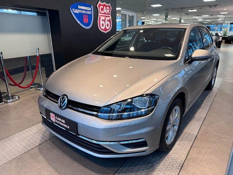 Silber Gebraucht 2018 VW Golf Comfortline Limousine | 14.390 € (Fairer Preis) - Bild 1/4