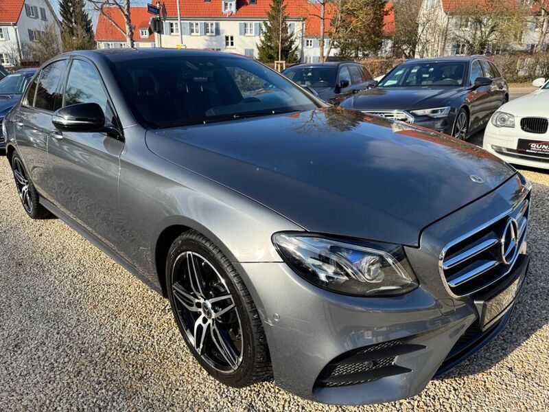 Grau Gebraucht 2018 Mercedes E220 AMG line Limousine | 27.980 € (Fairer Preis) - Bild 1/4