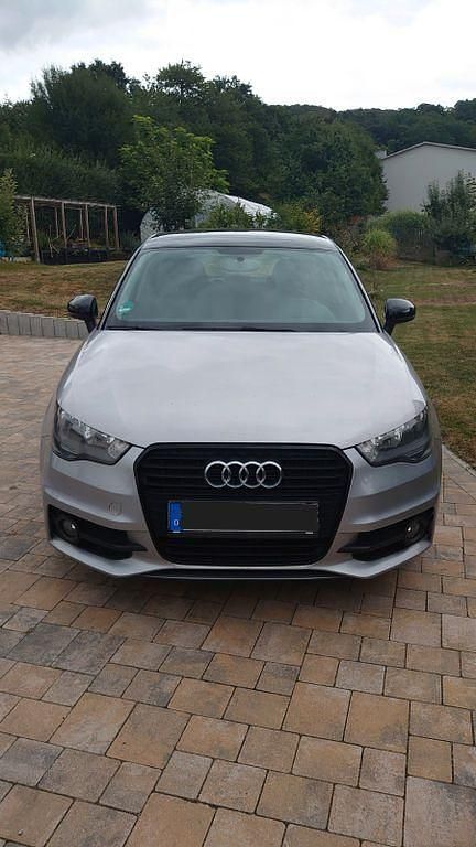Silber Gebraucht 2014 Audi A1 Sportback S-Line Kleinwagen | 9.990 € (Guter Preis) - Bild 1/4