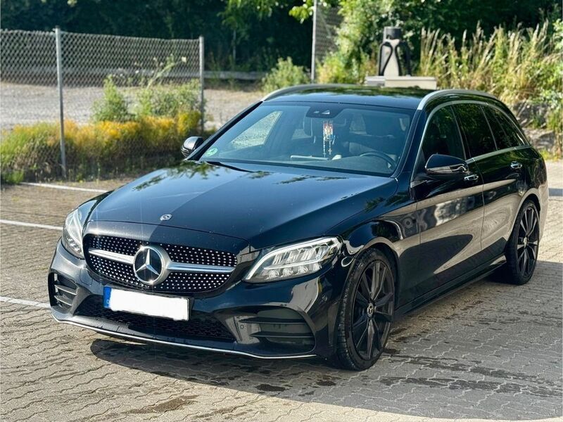 Schwarz Gebraucht 2019 Mercedes C300 AMG line Kombi | 18.500 € (Fairer Preis) - Bild 1/4