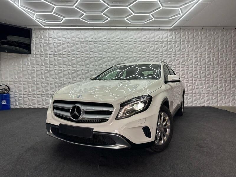 Weiß Gebraucht 2015 Mercedes GLA200 SUV | 16.990 € (Fairer Preis) - Bild 1/4