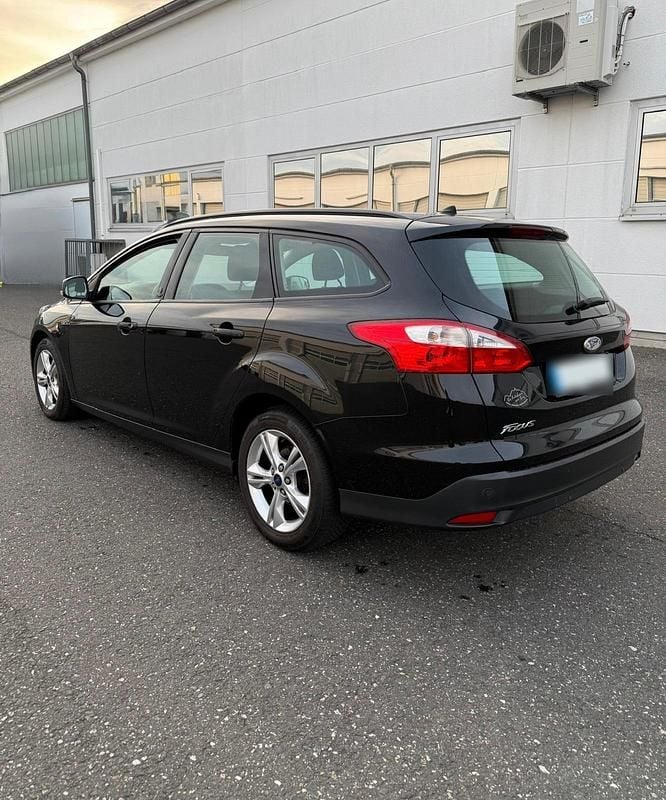 Usata Ford Focus 116 CV (85 kW) 2012 Nero Station wagon