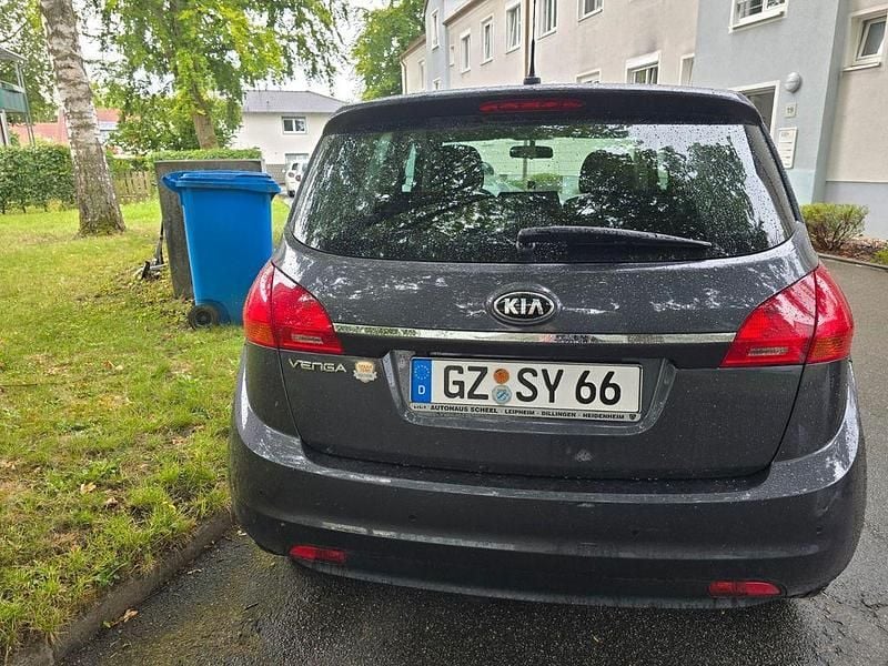 Gebraucht Kia Venga DREAM-TEAM Edition 125 PS (91 kW) 2017 Grau Kleinwagen