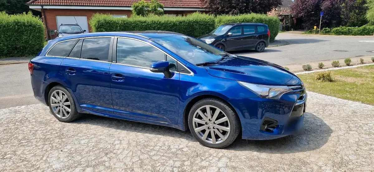 Gebraucht Toyota Avensis Edition-S 143 PS (105 kW) 2016 Blau Kombi