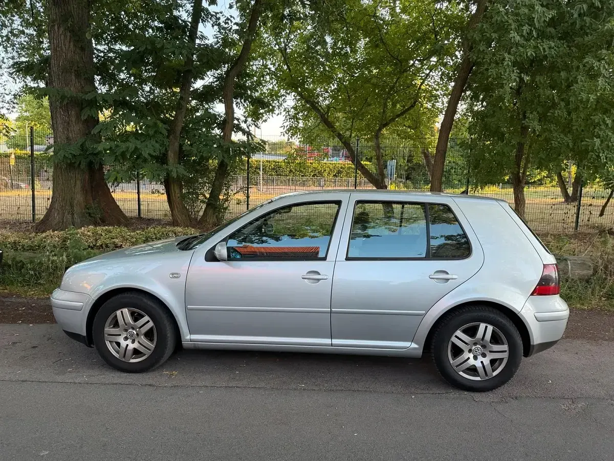 Gebraucht VW Golf IV 105 PS (77 kW) 2000 Silber Kleinwagen