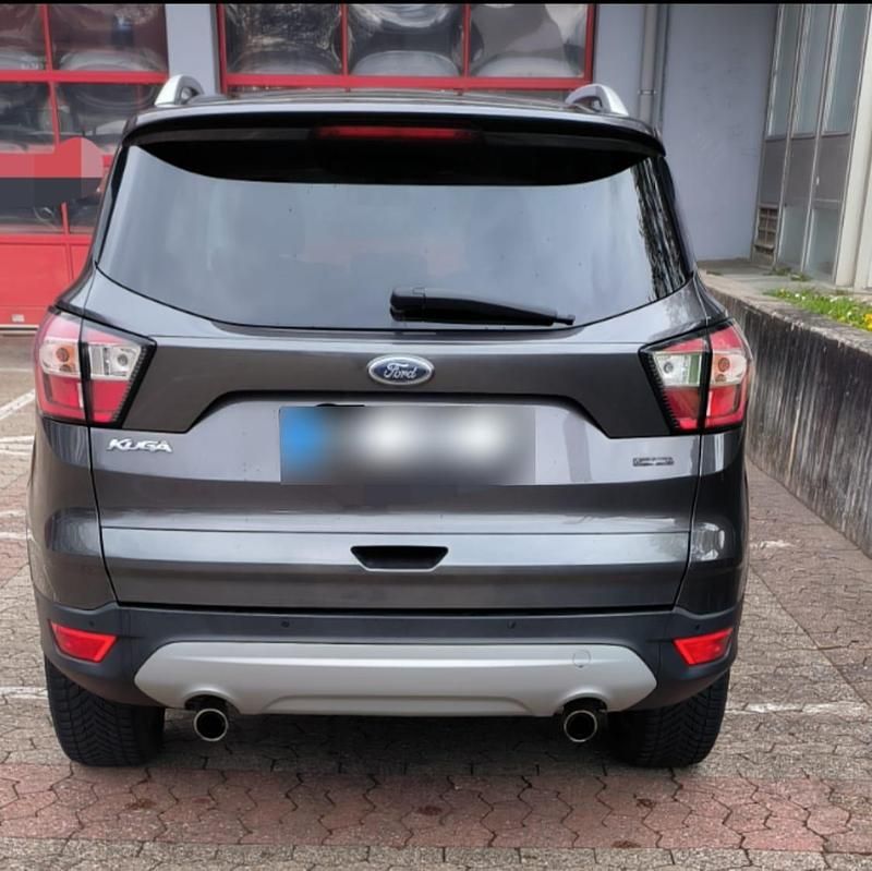 Używany Ford Kuga Trend 150 KM (110 kW) 2017 Szary SUV