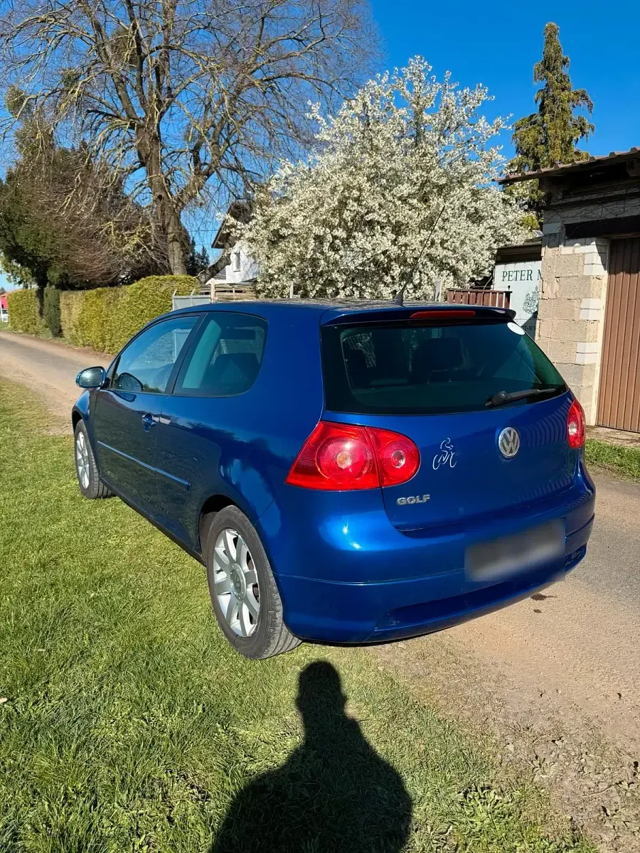 Gebraucht VW Golf V 102 PS (75 kW) 2005 Blau Kleinwagen