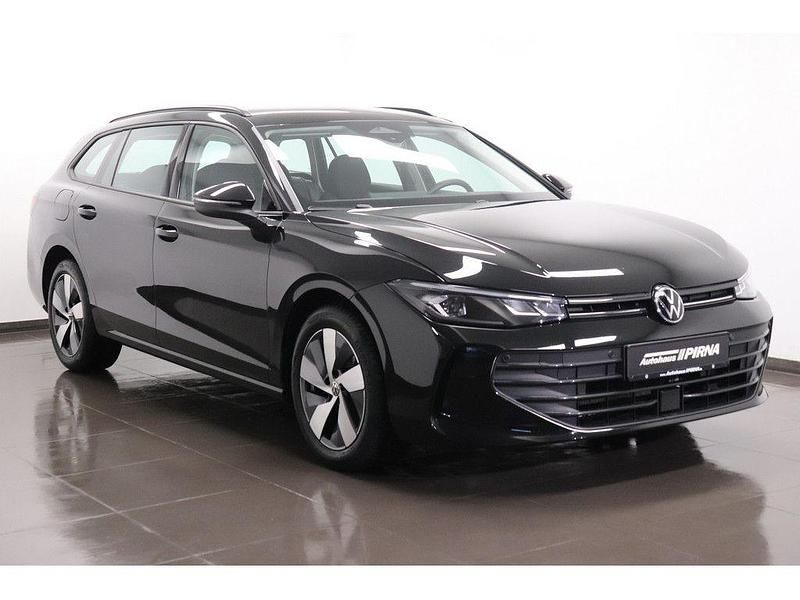 Gebraucht VW Passat Basis 150 PS (110 kW) 2025 Grenadillschwarz Kombi