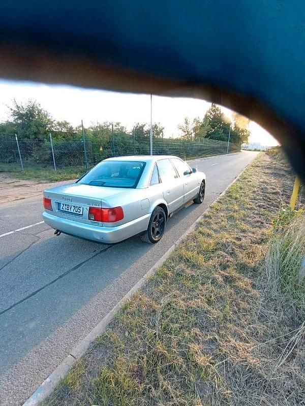 Second-hand Audi A6 S-Line 140 CP (102 kW) 1997 Argintiu Berlinǎ