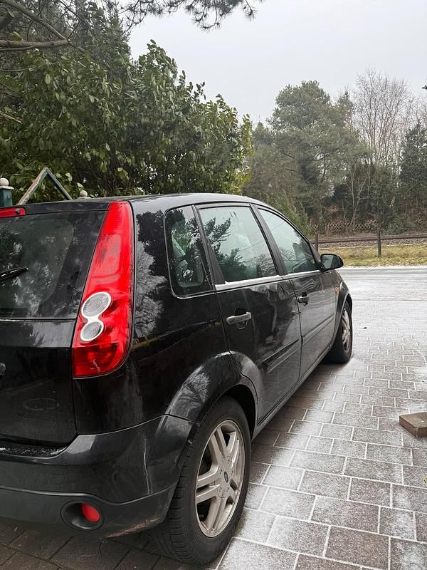 Gebraucht Ford Fiesta 59 PS (43 kW) 2007 Schwarz Kleinwagen